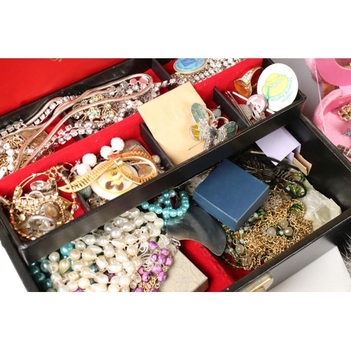 330 - A large mixed collection of vintage and contemporary costume jewellery to include silver examples.