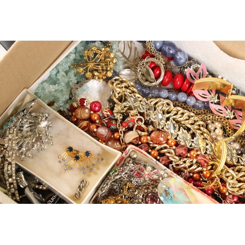 331 - A large mixed collection of vintage and contemporary costume jewellery to include silver examples.