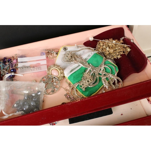 335 - A collection of mainly vintage costume jewellery to include earrings, necklaces, bracelets...etc.