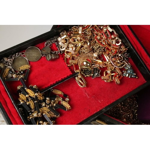 340 - A collection of mixed vintage and contemporary costumes jewellery to include silver examples.