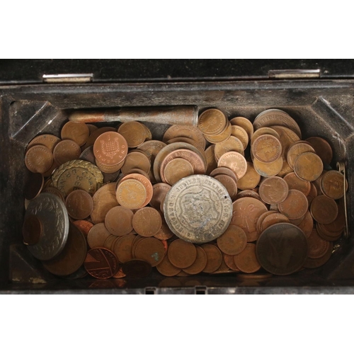 343 - A small collection of mixed coins to include British pre decimal and foreign examples.