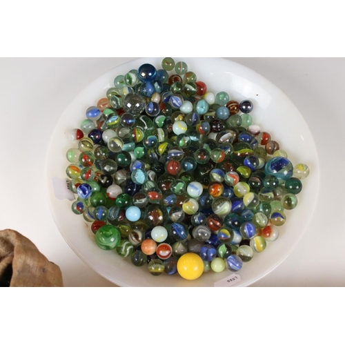 358 - A mixed collection of marbles together with a wooden cased domino set by Jaques of London