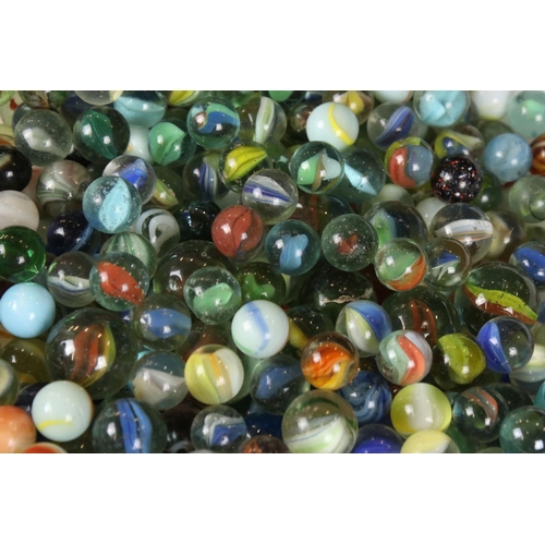 358 - A mixed collection of marbles together with a wooden cased domino set by Jaques of London