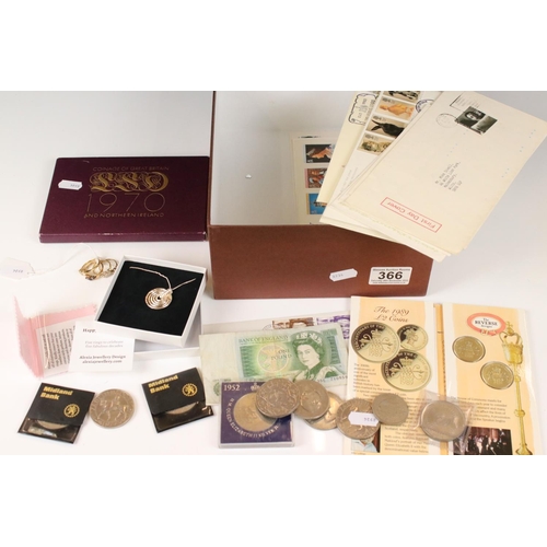 366 - A small box of collectables to include three ladies 9ct gold rings, coins, first day covers and a Br... 