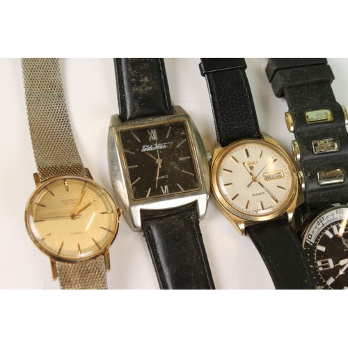 371 - A large collection of vintage and contemporary ladies and gents wristwatches.