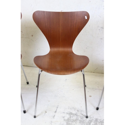 576 - Arne Jacobsen design for Fritz Hansen, Set of Four Danish Stacking Series 7 Chairs, plywood veneer s... 