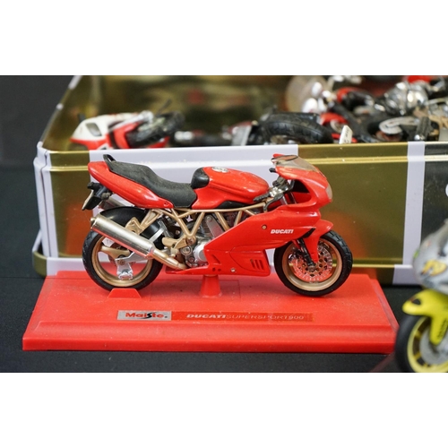 1118 - Collection of 33 diecast & plastic motorcycle models, mostly Maisto, also featuring Majorette (signs... 