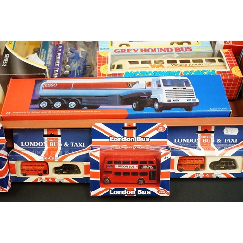 1137 - Over 45 Boxed diecast models to include 3 x ERTL Vintage Vehicles (1932 Ford Roadster, 1958 London T... 