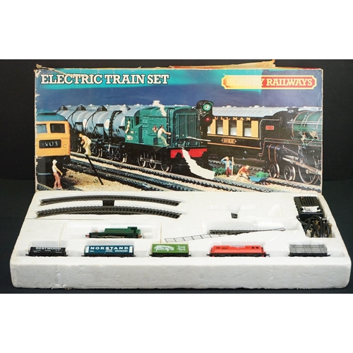 177A - Boxed Hornby R826 Electric Train set with locomotive, 5 x items of rolling stock, track and power ca... 