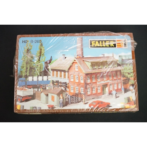 237 - 10 Boxed Faller HO gauge plastic model kits to include 5 x sealed examples, includes 190175, 120251,... 