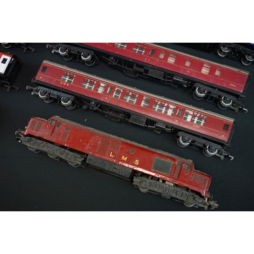 239 - 11 OO gauge items of rolling stock, all coaches to include Hornby & Triang, plus a Triang R751 locom... 