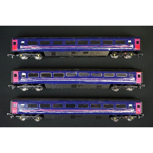 239 - 11 OO gauge items of rolling stock, all coaches to include Hornby & Triang, plus a Triang R751 locom... 