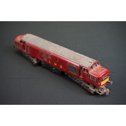 239 - 11 OO gauge items of rolling stock, all coaches to include Hornby & Triang, plus a Triang R751 locom... 