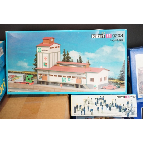 242 - 36 Boxed HO gauge plastic model kits and sets to include Kibri, Heljan, Ratio, Vollmer, Roco, Piko e... 