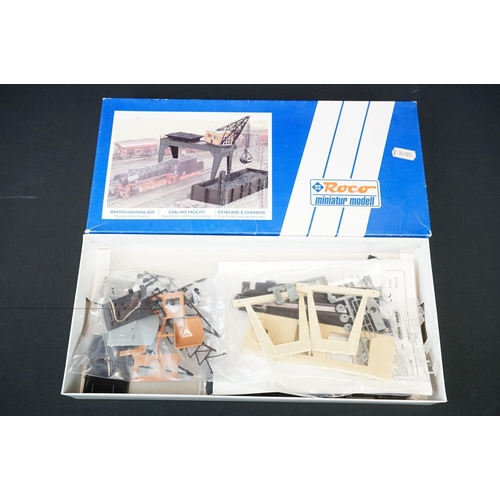 242 - 36 Boxed HO gauge plastic model kits and sets to include Kibri, Heljan, Ratio, Vollmer, Roco, Piko e... 