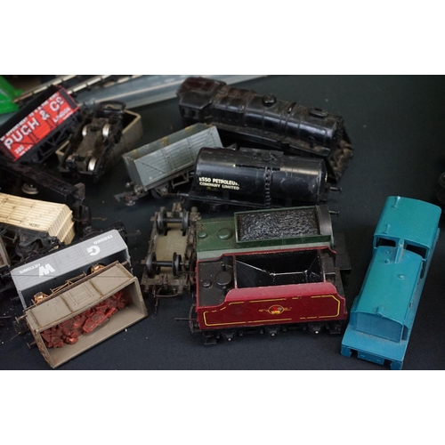 245 - Quantity of OO gauge model railway to include rolling stock, locomotives (af) and track, condition v... 