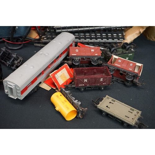 247 - Quantity of OO gauge model railway, mainly Triang, includes boxed R322 operating Royal Mail Coach Se... 