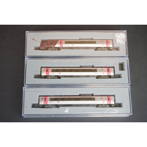 271 - Boxed Graham Farish by Bachmann N gauge 371-678 4 Car Unit Cross Country Voyager Class 220 (complete... 