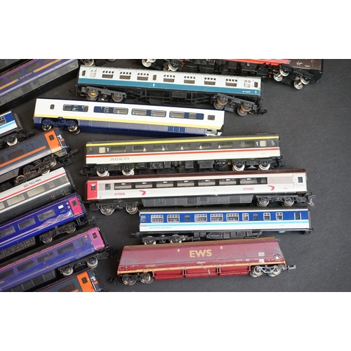 276 - Around 60 N gauge items of rolling stock to include Grafar, Kato, Bachmann etc, mainly various coach... 