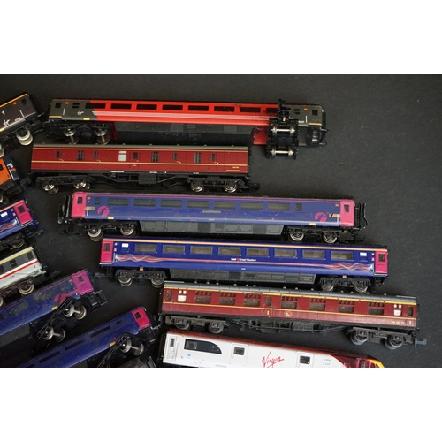 276 - Around 60 N gauge items of rolling stock to include Grafar, Kato, Bachmann etc, mainly various coach... 