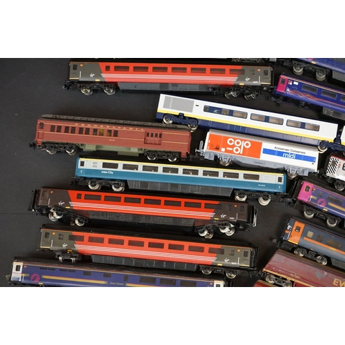 276 - Around 60 N gauge items of rolling stock to include Grafar, Kato, Bachmann etc, mainly various coach... 