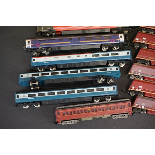 276 - Around 60 N gauge items of rolling stock to include Grafar, Kato, Bachmann etc, mainly various coach... 