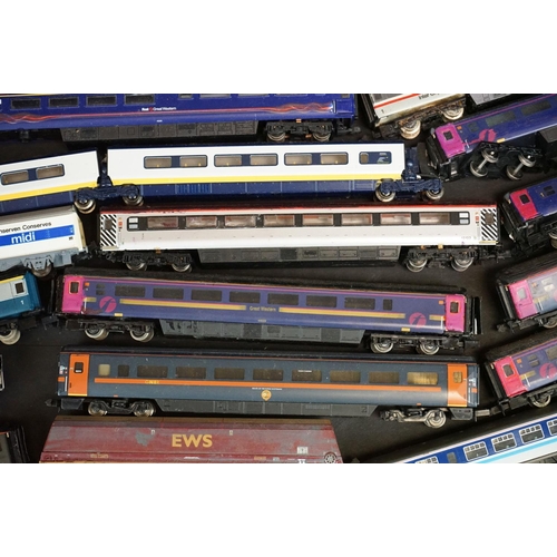 276 - Around 60 N gauge items of rolling stock to include Grafar, Kato, Bachmann etc, mainly various coach... 