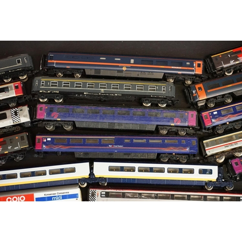 276 - Around 60 N gauge items of rolling stock to include Grafar, Kato, Bachmann etc, mainly various coach... 