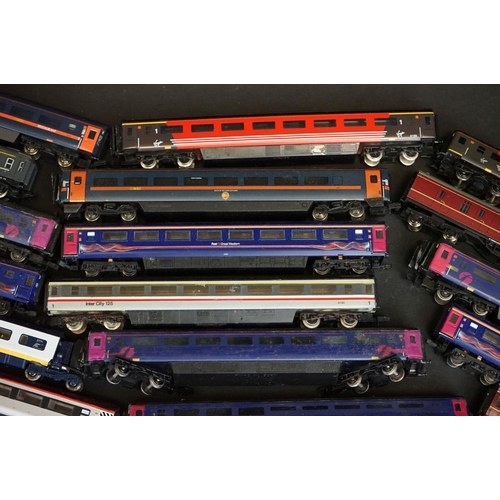 276 - Around 60 N gauge items of rolling stock to include Grafar, Kato, Bachmann etc, mainly various coach... 