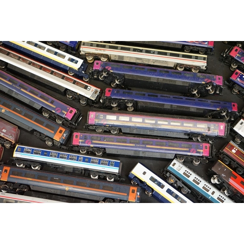 276 - Around 60 N gauge items of rolling stock to include Grafar, Kato, Bachmann etc, mainly various coach... 