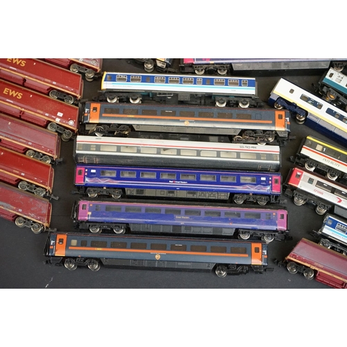 276 - Around 60 N gauge items of rolling stock to include Grafar, Kato, Bachmann etc, mainly various coach... 