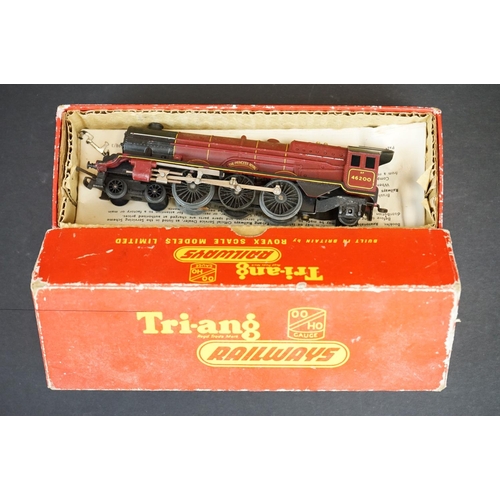 289 - Five boxed OO gauge locomoitves to include 4 x Triang (R157 Diesel Railcar, R150 4-6-0 Class B12, R2... 