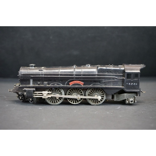 289 - Five boxed OO gauge locomoitves to include 4 x Triang (R157 Diesel Railcar, R150 4-6-0 Class B12, R2... 