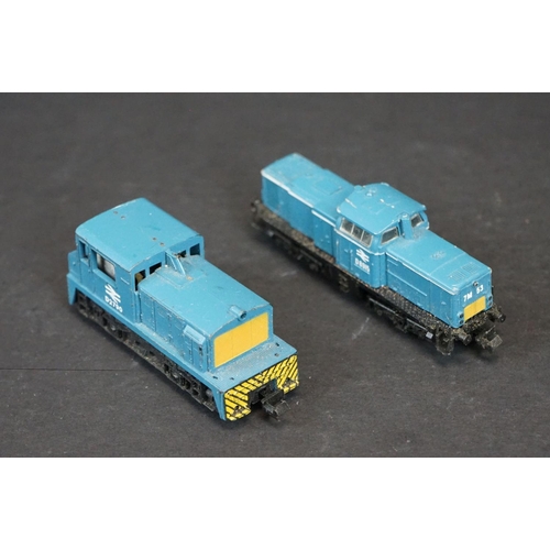 289 - Five boxed OO gauge locomoitves to include 4 x Triang (R157 Diesel Railcar, R150 4-6-0 Class B12, R2... 