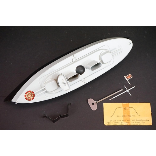 334 - Boxed Sutcliffe all metal Valiant clockwork Battleship model in black & grey, complete with accessor... 