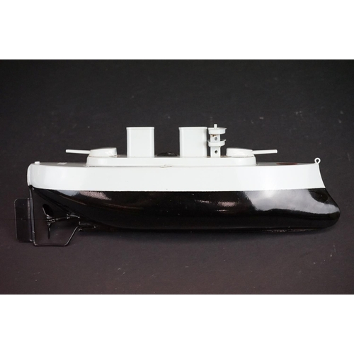 334 - Boxed Sutcliffe all metal Valiant clockwork Battleship model in black & grey, complete with accessor... 