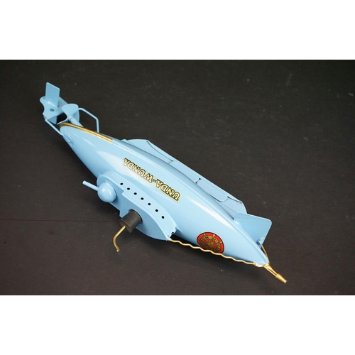 335 - Boxed Sutcliffe Model tinplate Unda Wunda clockwork diving submarine in pale blue, decals, paint and... 