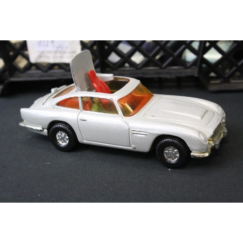 1277 - Around 110 Mid 20th C onwards diecast models to include Corgi, Dinky, and Triang, featuring Corgi 00... 