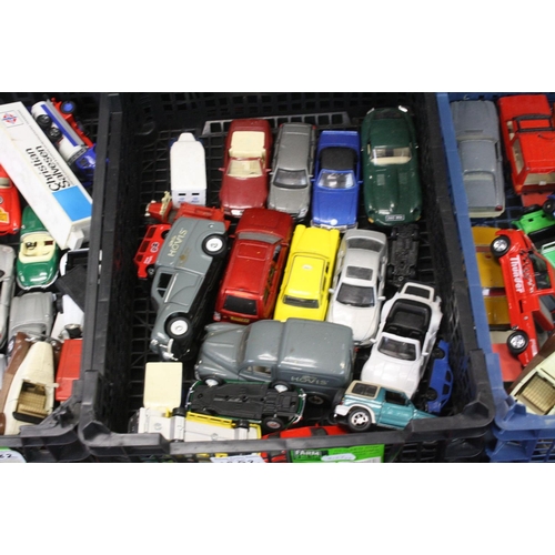 1282 - Around 100 diecast models to include Welly, Corgi, Maisto, Hongwell, Saico, etc, diecast gd overall ... 