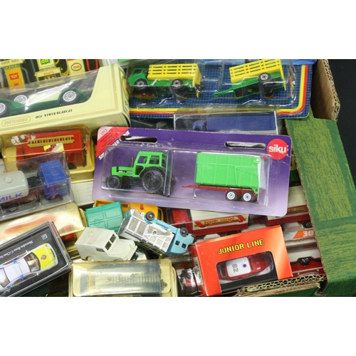 1283 - Around 80 boxed/carded diecast models & multi sets to include Siku, Matchbox Convoy, Chad Valley, Sc... 