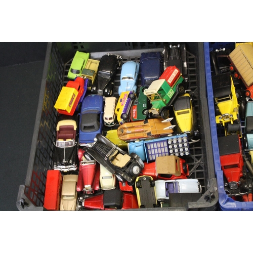 1284 - Around 120 diecast models, to include mid 20th C examples, featuring Lledo, Matchbox, Oxford Diecast... 