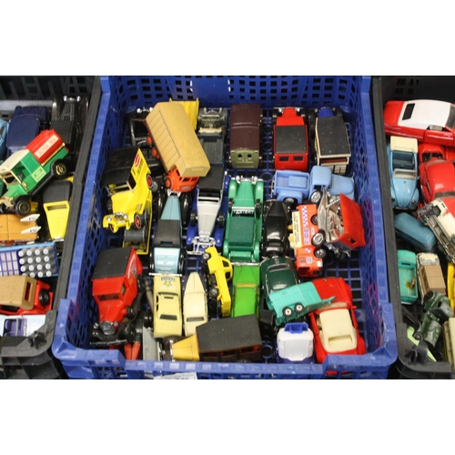 1284 - Around 120 diecast models, to include mid 20th C examples, featuring Lledo, Matchbox, Oxford Diecast... 