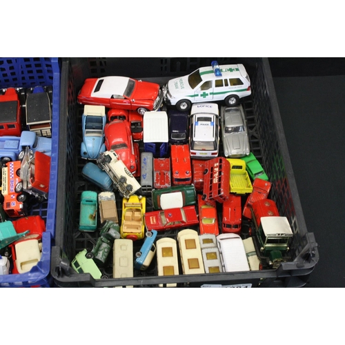 1284 - Around 120 diecast models, to include mid 20th C examples, featuring Lledo, Matchbox, Oxford Diecast... 