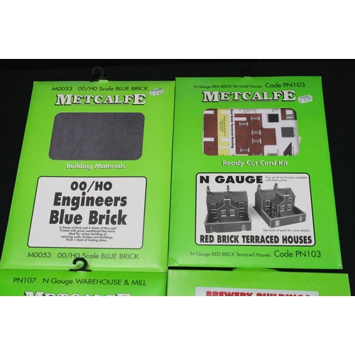 252 - Quantity of N gauge model railway accessories to include card trackside buildings, Graham Farish Sce... 