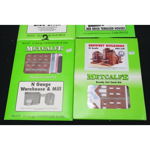 252 - Quantity of N gauge model railway accessories to include card trackside buildings, Graham Farish Sce... 