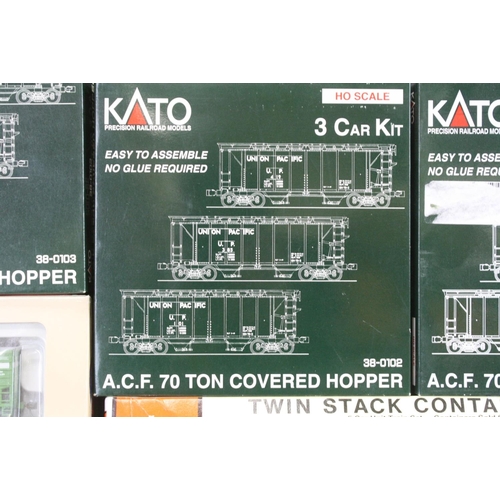 253 - Seven boxed HO gauge accessories to include 3 x Kato 3 Car Kits (38-0110 Rio Grande, 38-0103 St Loui... 