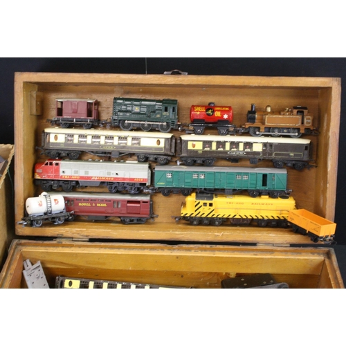 258 - Quantity of OO & Dublo model railway to include 4 x locomotives featuring Triang R52, Triang Railway... 