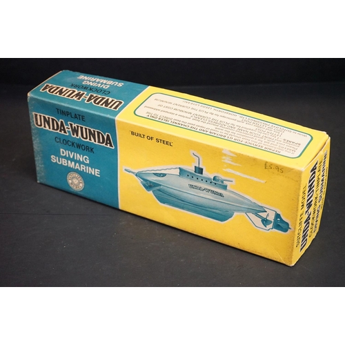 344 - Boxed Sutcliffe Model tinplate Unda Wunda clockwork diving submarine in pale blue, decals & paint ex... 