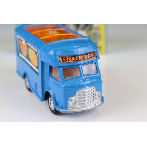 1352 - Boxed Corgi 471 Smith's Karrier Mobile Carrier with Joe's Diner decal, diecast showing a couple of p... 