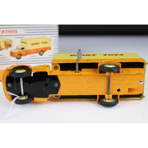 1360 - Boxed Dinky Supertoys 930 Bedford Pallet Jekta Van with Dinky Toys decals, decals excellent, diecast... 